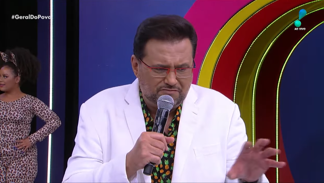 O apresentador Geraldo Luís durante seu programa aos domingos, ao vivo, pela RedeTV (Créditos: Reprodução)
